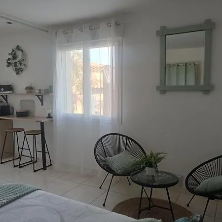 Les Oliviers Bed & Breakfast *