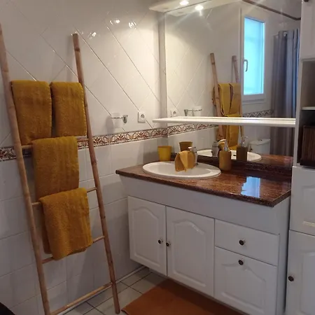 Les Oliviers Bed & Breakfast