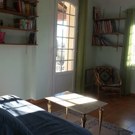 Les Oliviers Bed & Breakfast